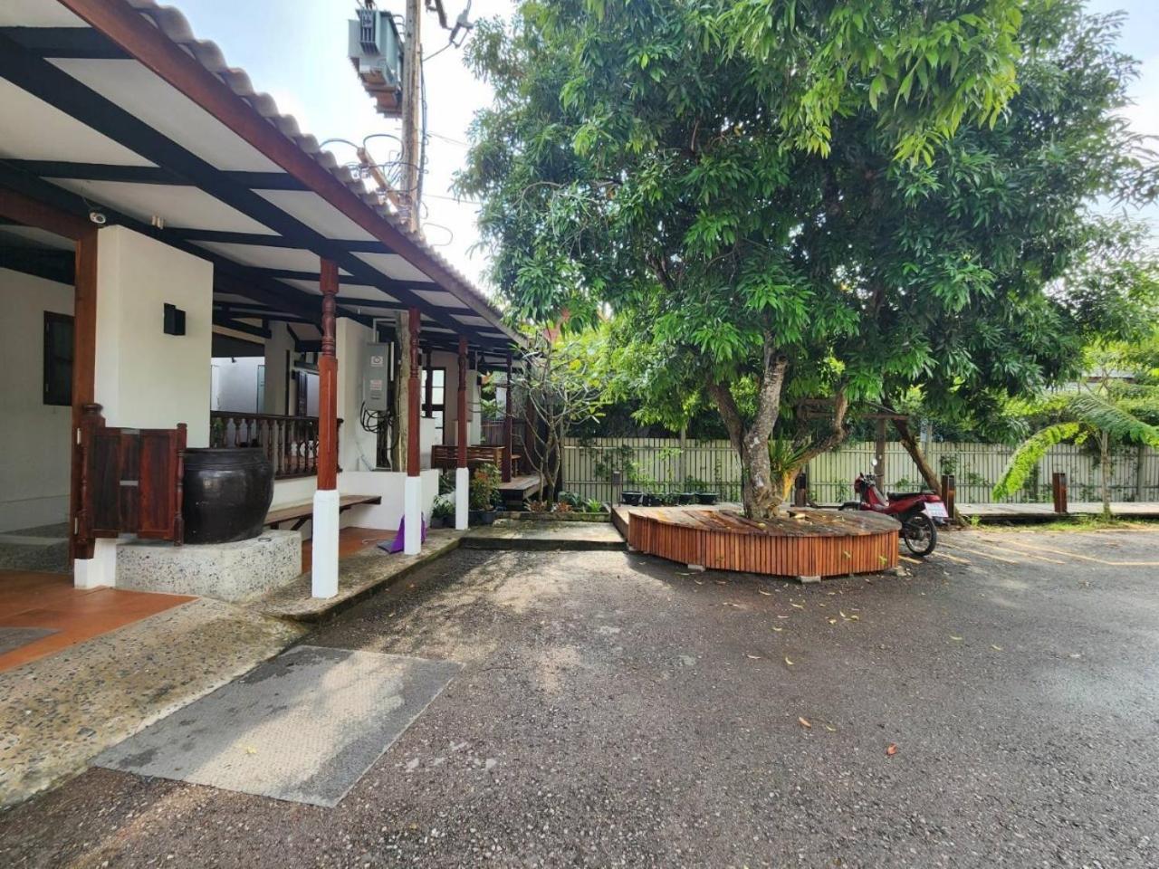 Thanicha Resort Amphawa Samut Songkhram Exterior photo